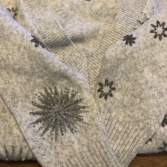 🆕 NWOT WHBM Embellished V-Neck Tunic Sweater - Picture 7 of 8